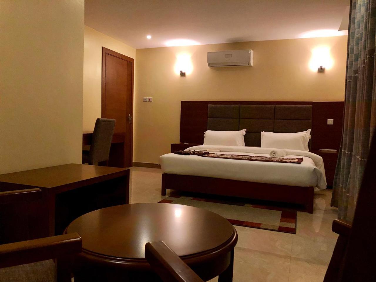 Imperial Hotel & Apartments Dar es Salaam Exteriör bild